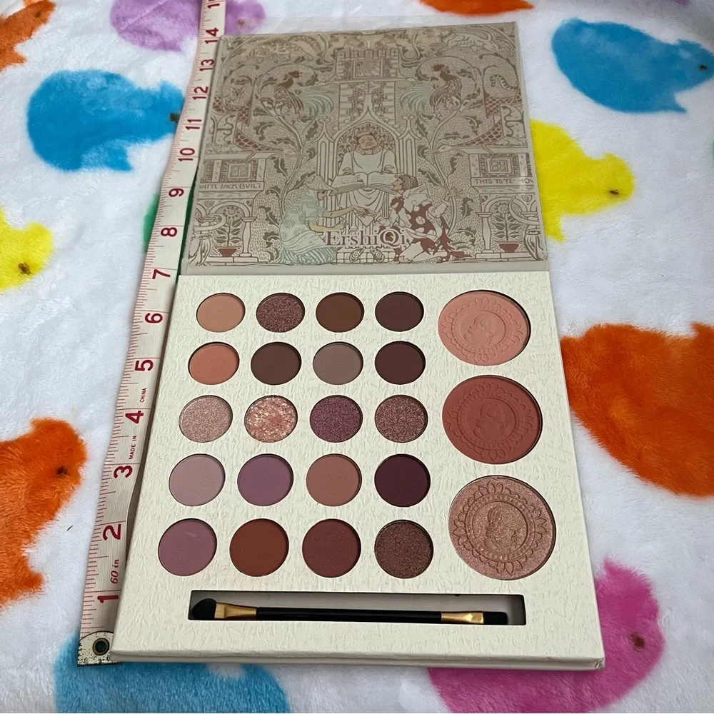 Eyeshadow and Face Palette 20 Eyeshadows, 2 Blushes, 1 Highlight